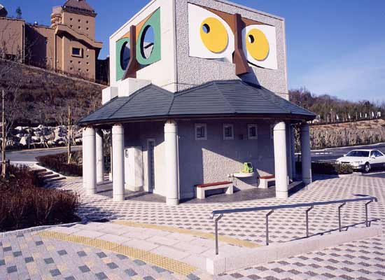 公　園