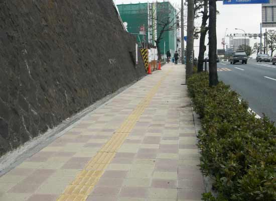 舗　道